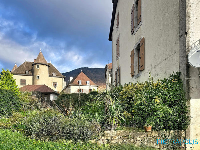 Maison ancienne - 270 m² - 8 pièces