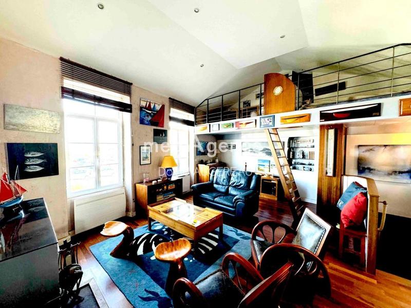 Maison traditionnelle - 123 m² - 8 pièces