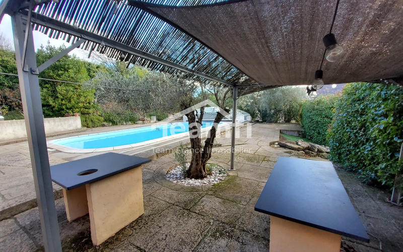 Villa - 183 m² - 6 pièces