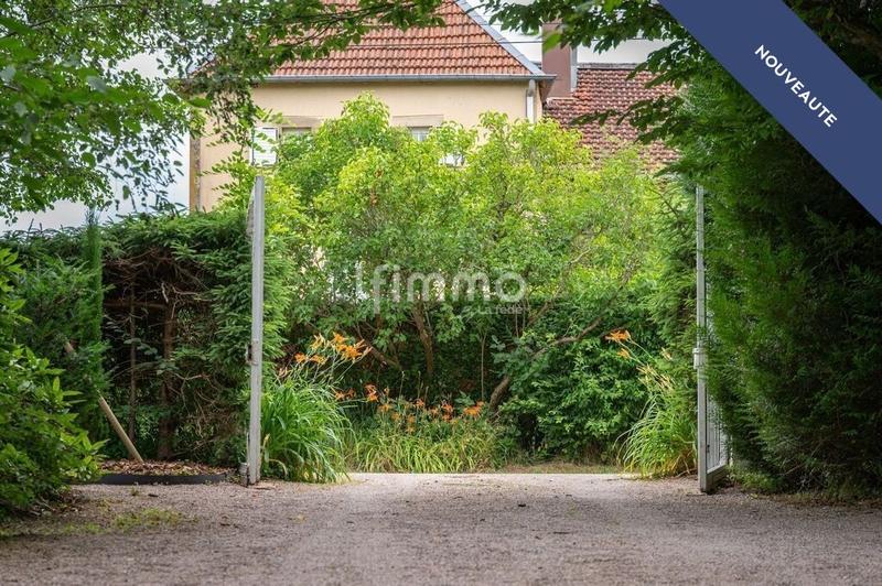 Maison - 350 m² - 12 pièces