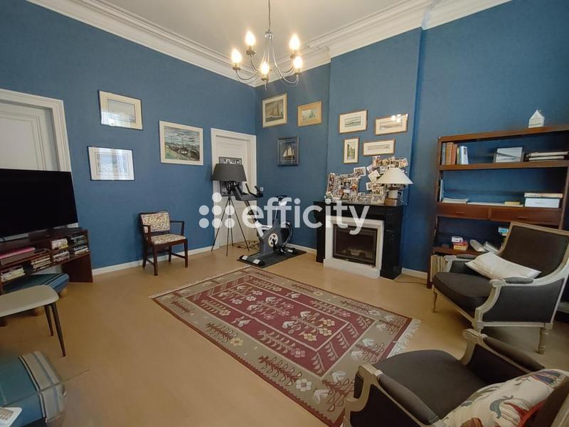 Maison - 270 m² - 11 pièces