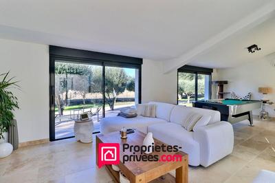 Villa - 222 m² - 10 pièces