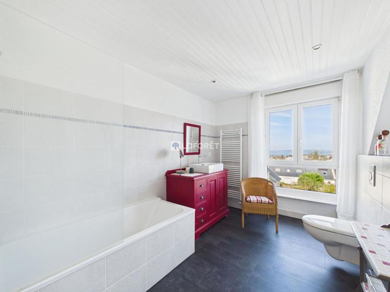 Maison - 205 m² - 8 pièces