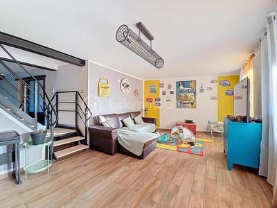 Maison - 104 m² - 5 pièces