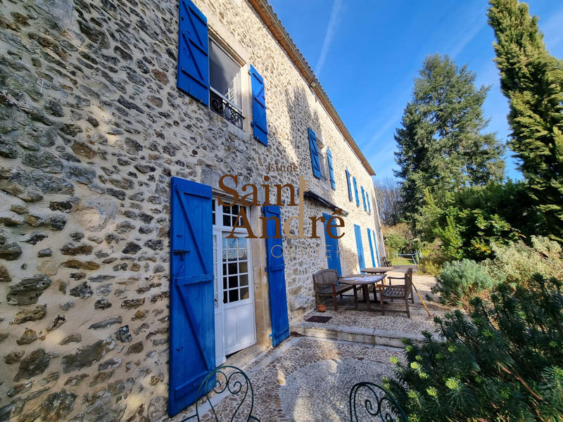 Maison - 365 m² - 7 pièces