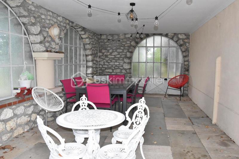 Demeure - 225 m² - 8 pièces