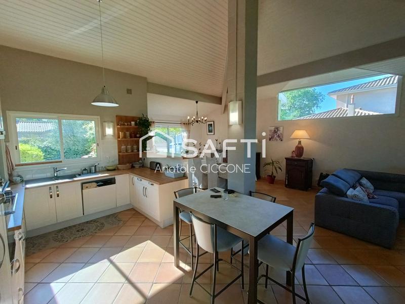 Maison - 213 m² - 7 pièces