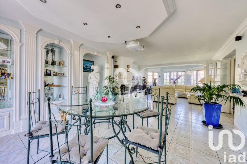 Maison - 250 m² - 7 pièces