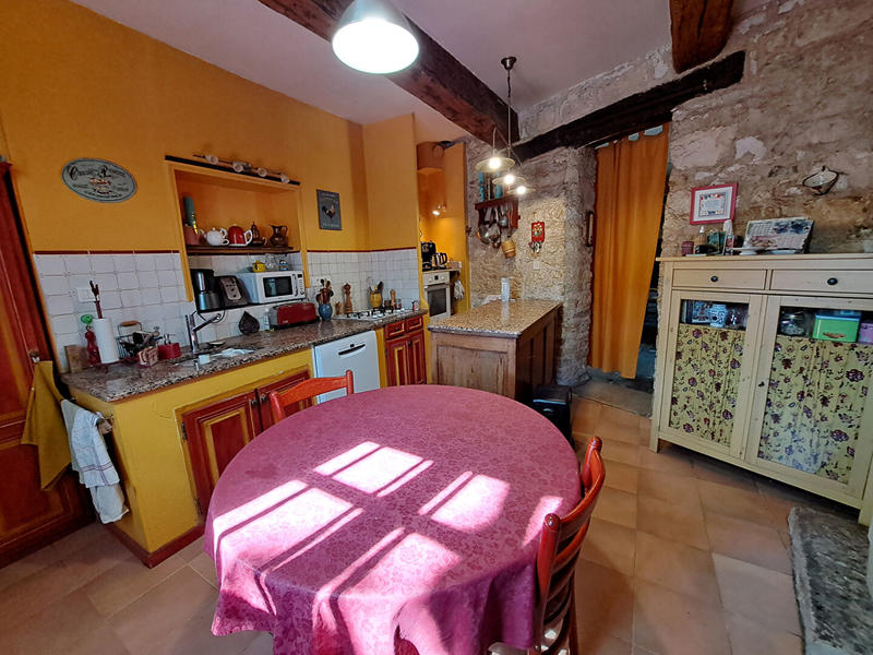 Maison - 241 m² - 9 pièces
