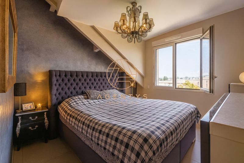 Appartement - 92 m² - 4 pièces