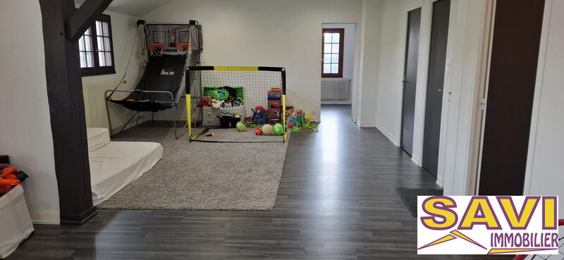 Maison - 200 m² - 8 pièces