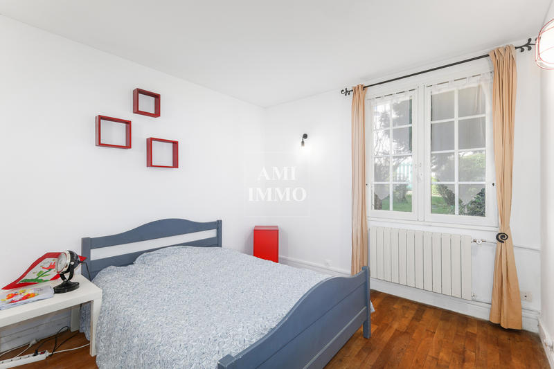 Propriété - 247 m² - 9 pièces