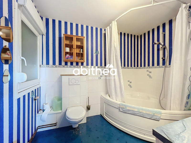 Maison - 225 m² - 9 pièces