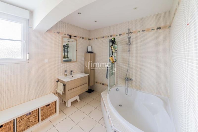 Maison - 145 m² - 5 pièces