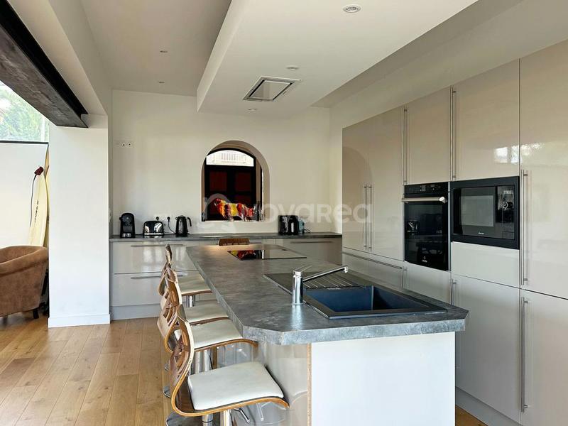 Maison - 169 m² - 8 pièces