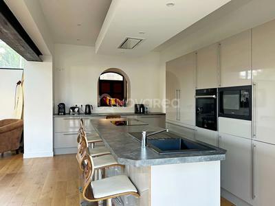 Maison - 169 m² - 8 pièces