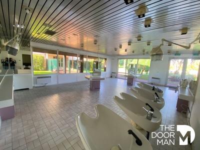 Local commercial - 89 m² - 3 pièces