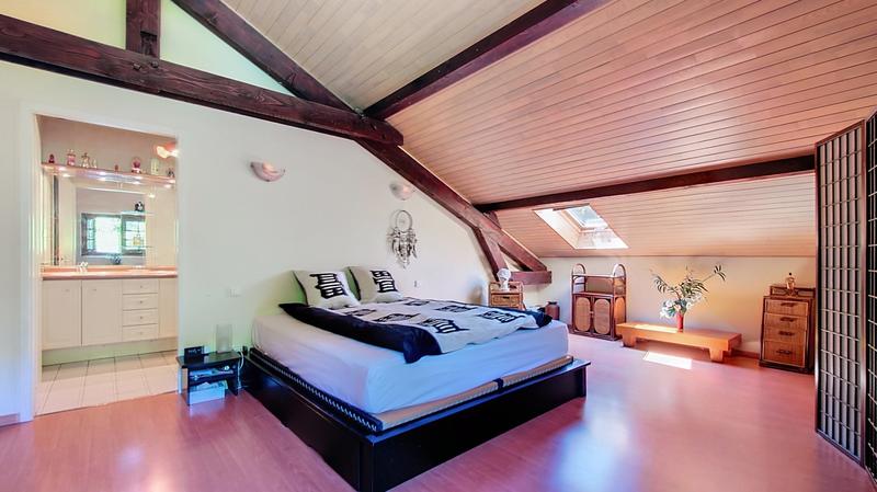 Maison - 313 m² - 9 pièces