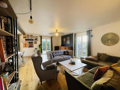 Propriété - 203 m² - 9 pièces