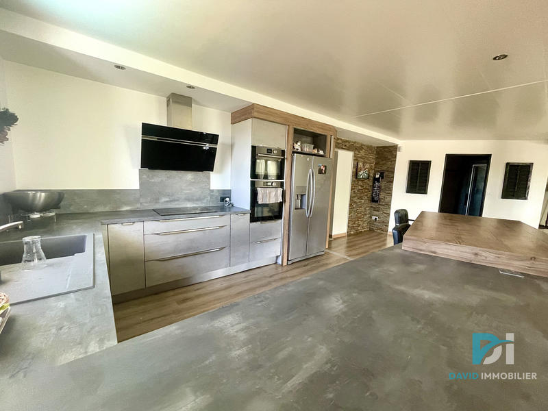 Maison - 242 m² - 5 pièces