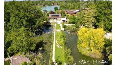 Propriété - 200 m² - 9 pièces