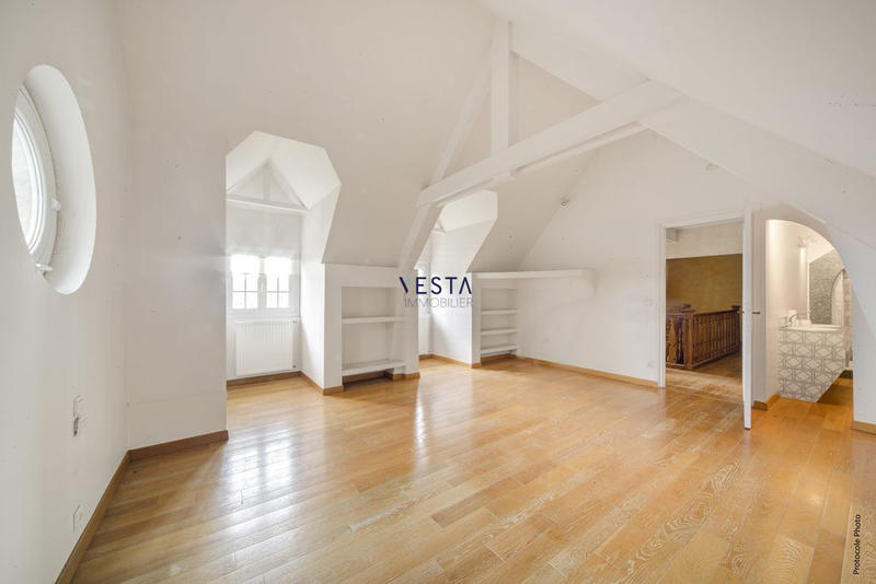 Maison - 318 m² - 12 pièces