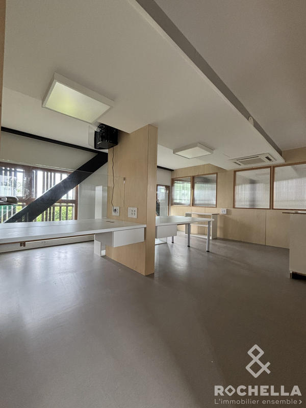 Local d'activités - 369 m²