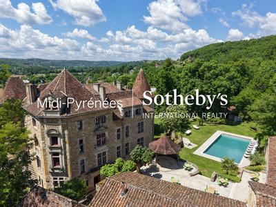 Château - 1 200 m² - 35 pièces