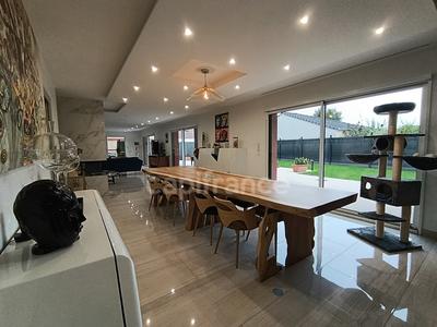 Maison d'architecte - 376 m² - 11 pièces