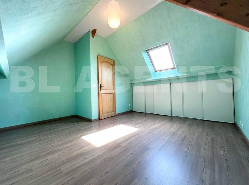 Maison jumelée - 254 m² - 9 pièces