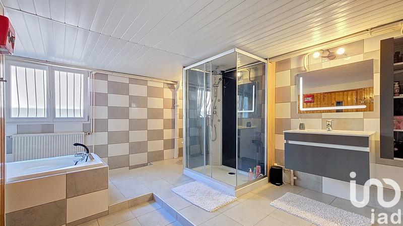 Maison - 246 m² - 7 pièces