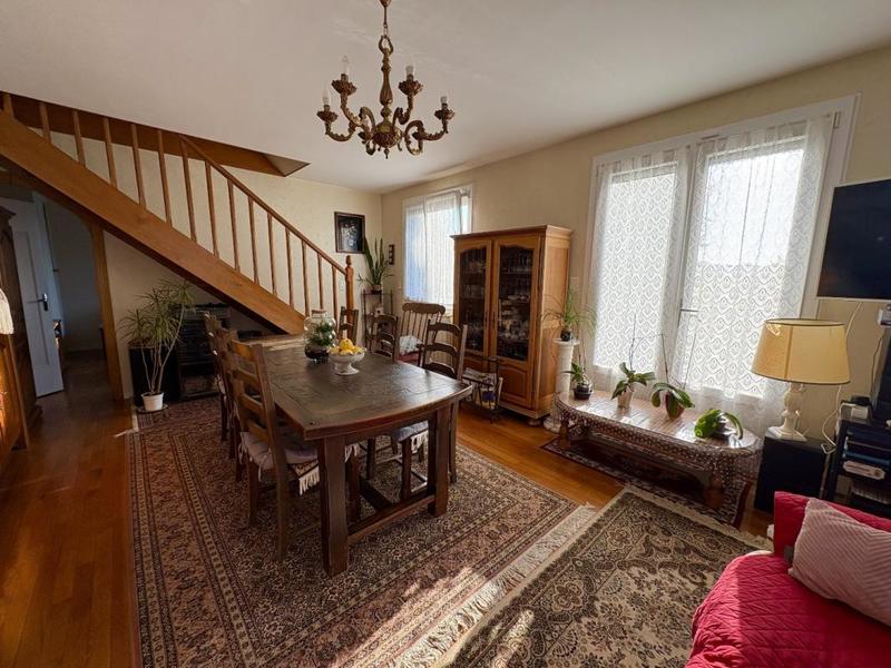 Maison - 234 m² - 10 pièces