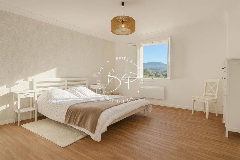 Maison - 331 m² - 8 pièces