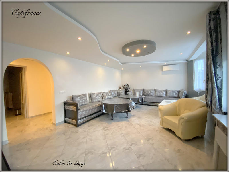 Maison - 250 m² - 9 pièces