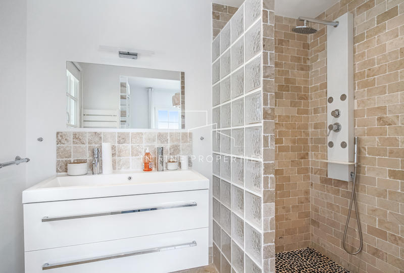 Maison - 180 m² - 6 pièces