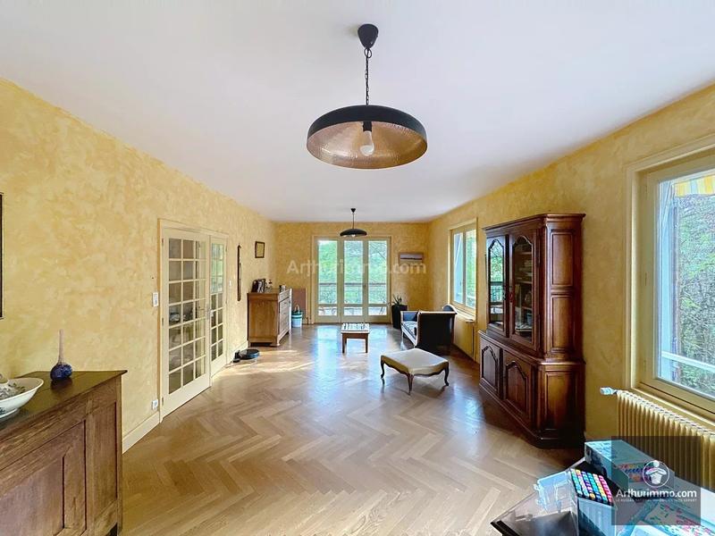 Maison - 303 m² - 10 pièces