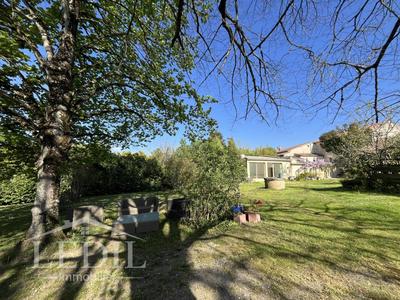 Maison - 215 m² - 5 pièces