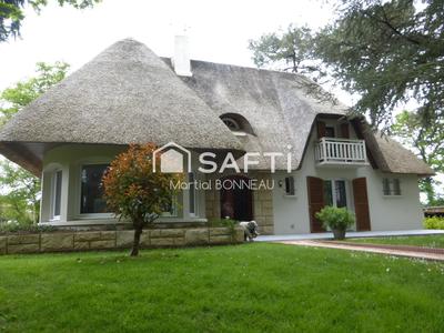 Maison - 200 m² - 7 pièces