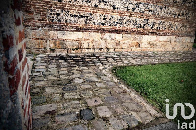 Maison - 235 m² - 8 pièces