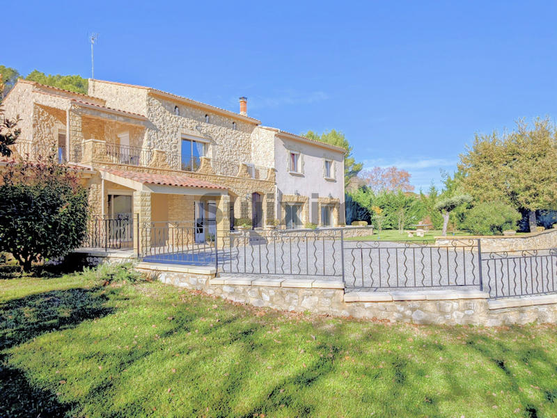 Maison - 249 m² - 8 pièces