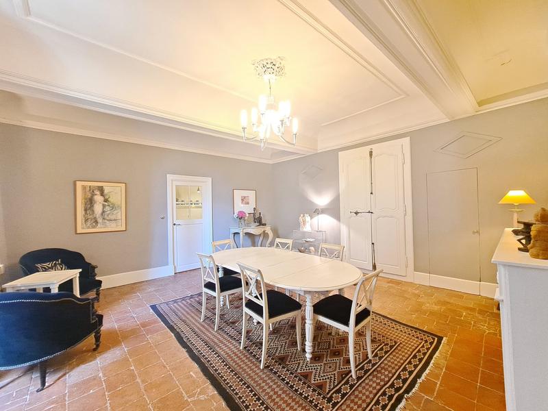 Maison - 247 m² - 6 pièces