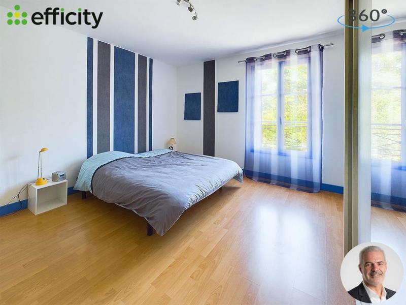 Maison - 290 m² - 8 pièces