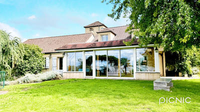 Propriété - 245 m² - 6 pièces