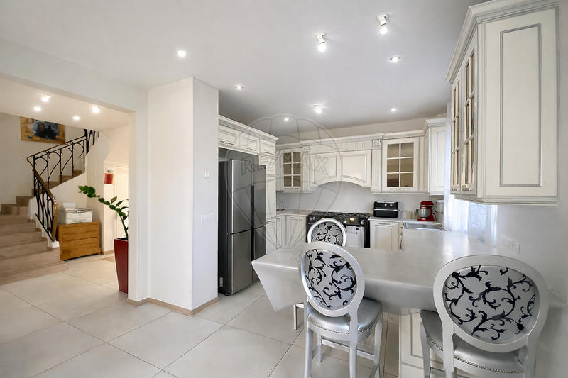 Pavillon - 230 m² - 7 pièces