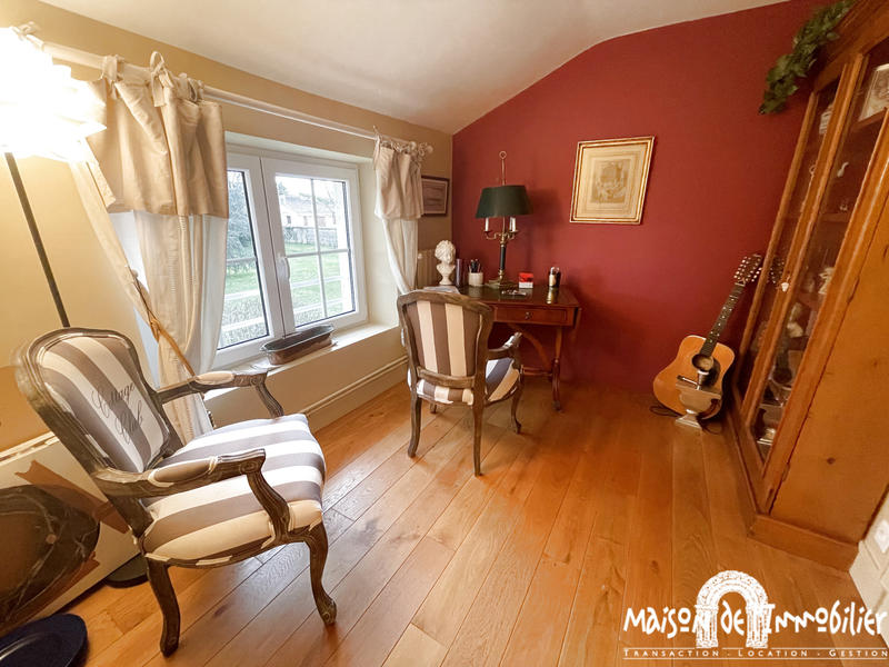 Maison - 233 m² - 9 pièces