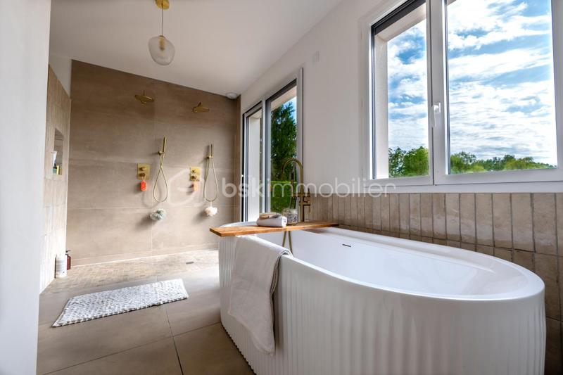 Maison - 196 m² - 7 pièces