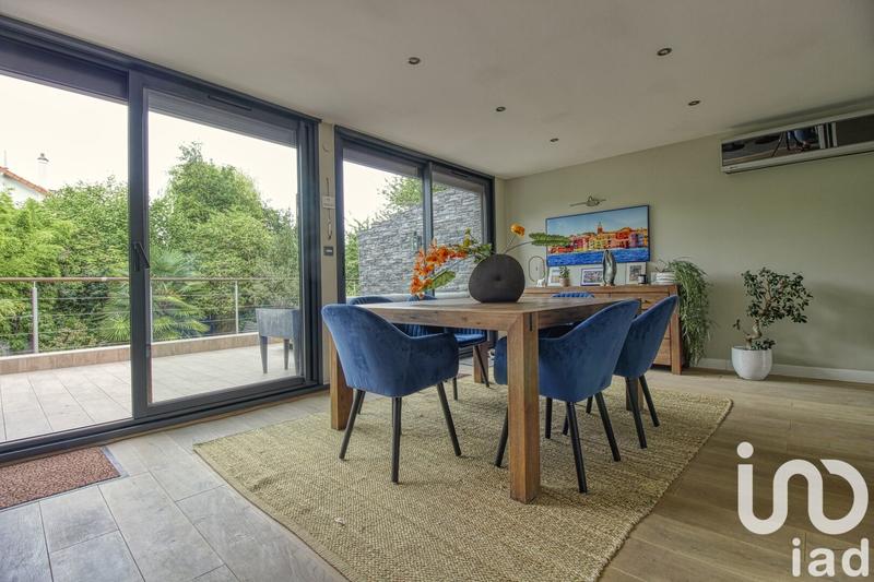 Maison - 232 m² - 9 pièces