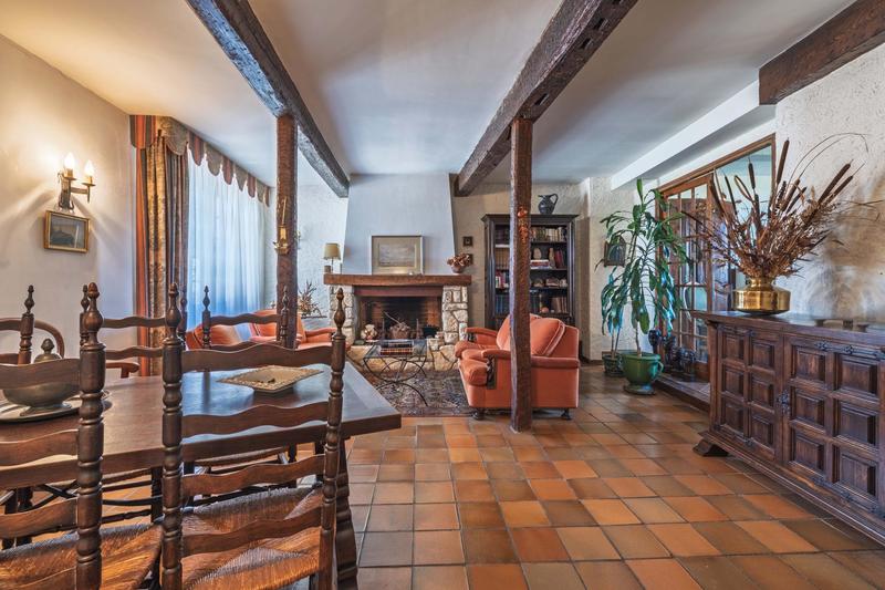 Maison - 161 m² - 11 pièces