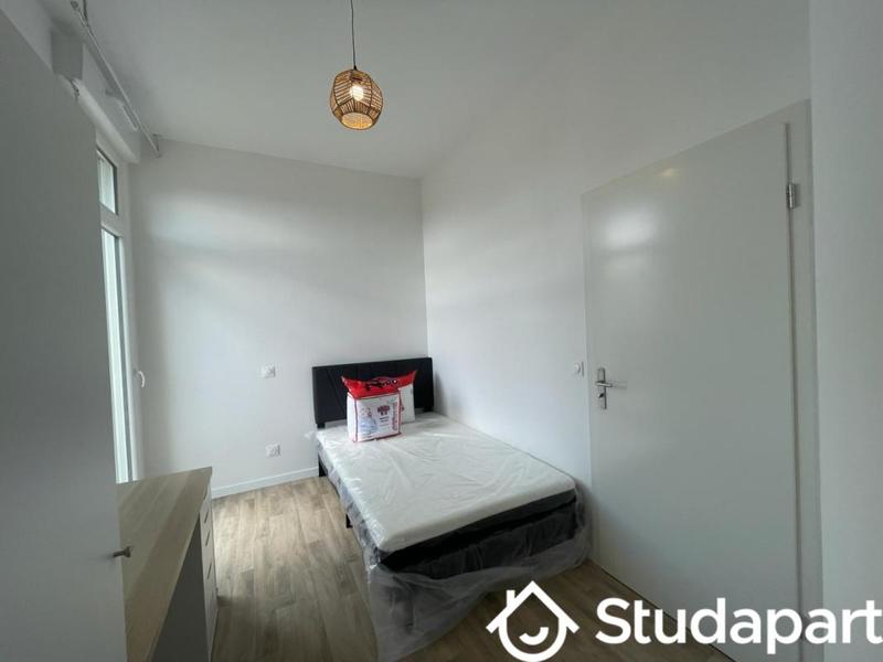 Chambre - 11 m² - 1 pièce