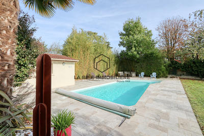 Maison - 161 m² - 8 pièces